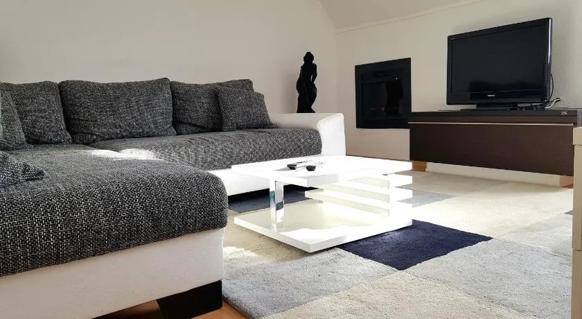 Apartment am Südpark Erfurt - inkl Garten mit Sitzlounge - zentrumsnah - Image 1