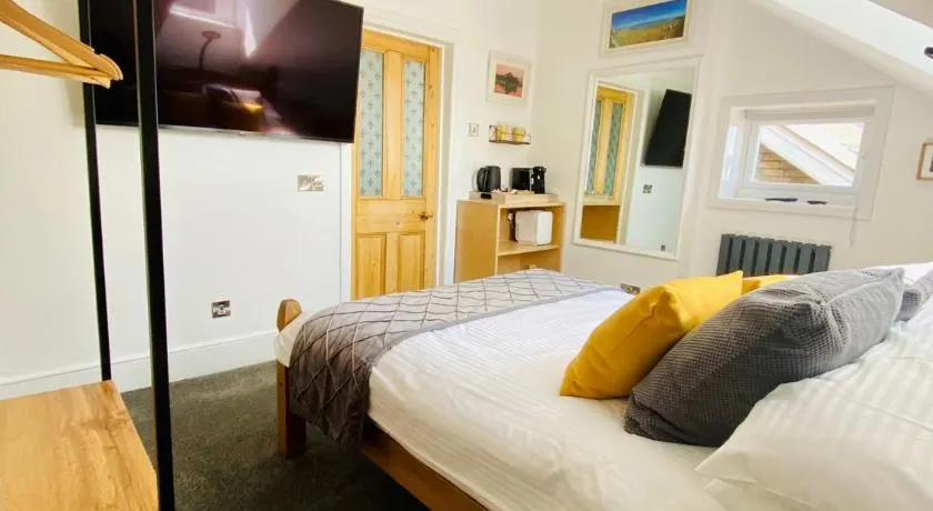 Pierremont En-Suite Rooms- 4 mins to Viking Bay - Image 1