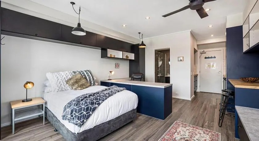Studio Apartment near CBD, RMIT & Uni of Melbourne - Image 1