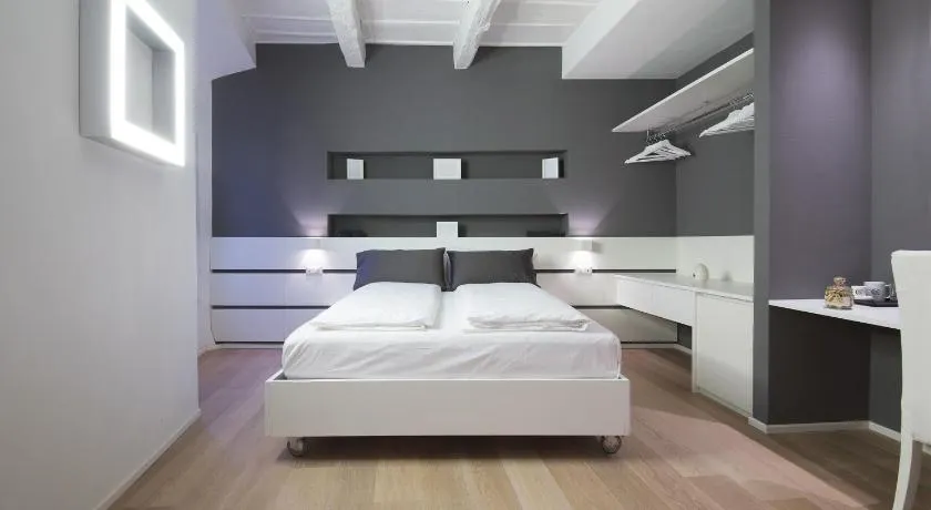 Como Luxury Rooms - Image 1