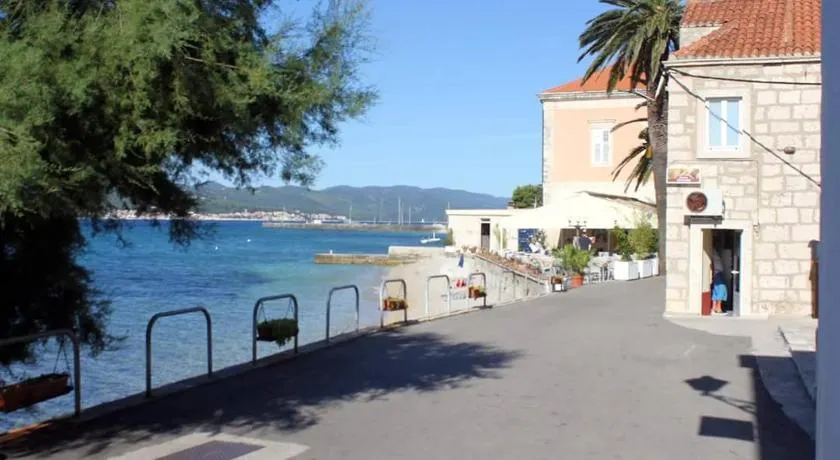 Apartmani Vera by the sea - Image 1