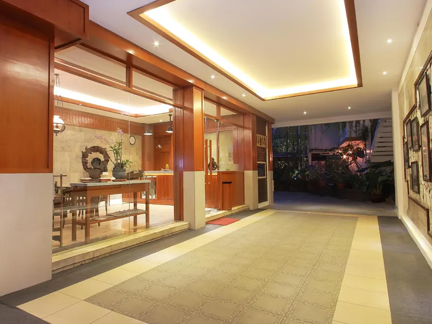 Paku Mas Hotel - Image 1