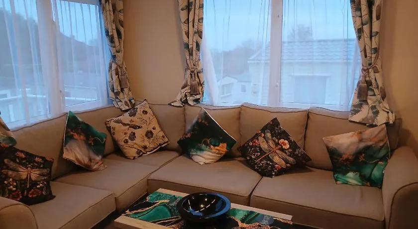 Warm and Cosy, Torbay Waterside Holiday Home - Image 1