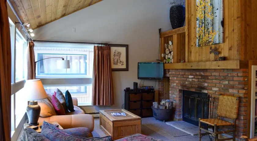 Remodeled 2 Bedroom East Vail Condo 6G with Hot Tub Market Free Shuttle - Image 1