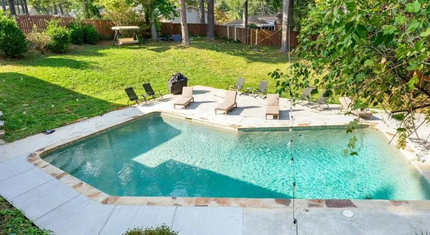 5Br Poolside Escapade Grand Vista Retreat sleeps 24 - Image 1