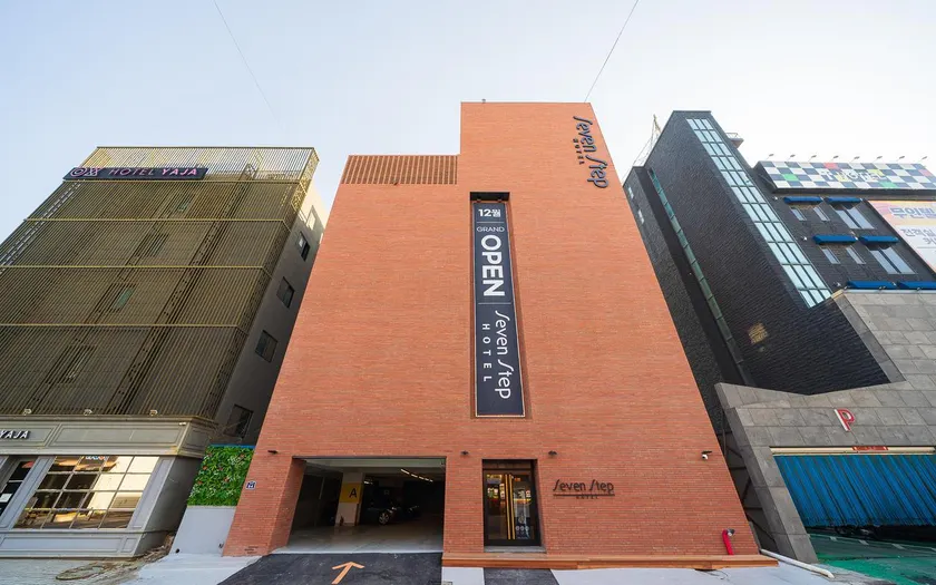 Siheung Jeongwang Hotel Seven Step - Image 1