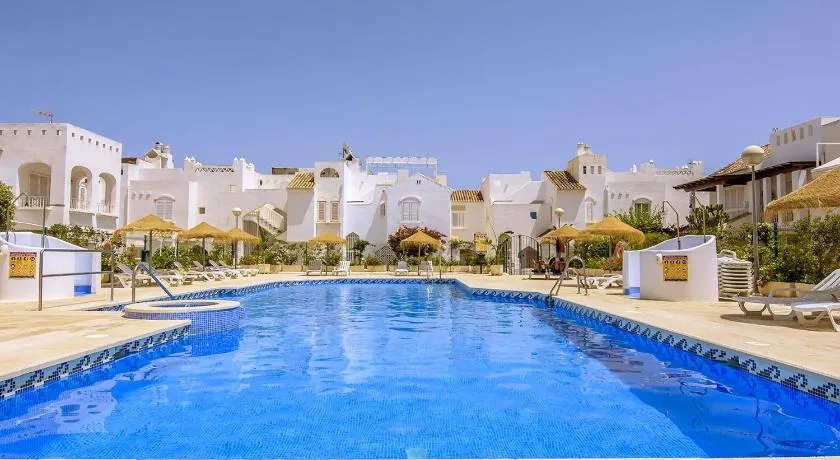 Vera Playa Fantástico Bajo Jardín Piscina Wifi AC - Image 1