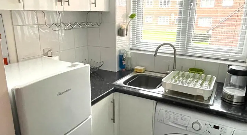 Beautiful Peaceful Studio Flat - Image 1