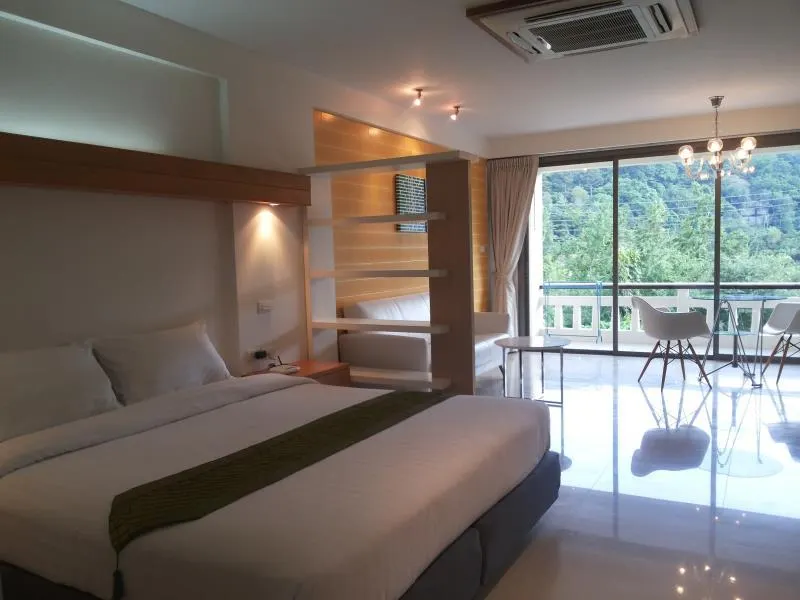 The Green Golf Condominium - Image 1