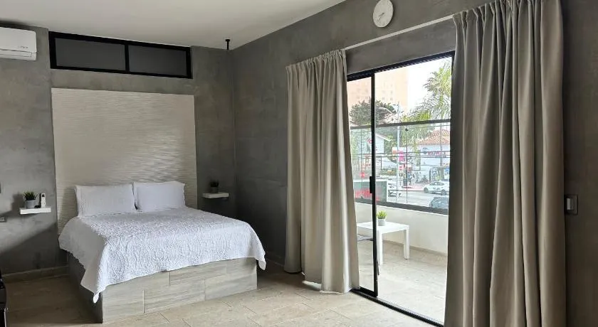 Habitación Moderna y Céntrica con Balcón y Piscina climatizada - Image 1