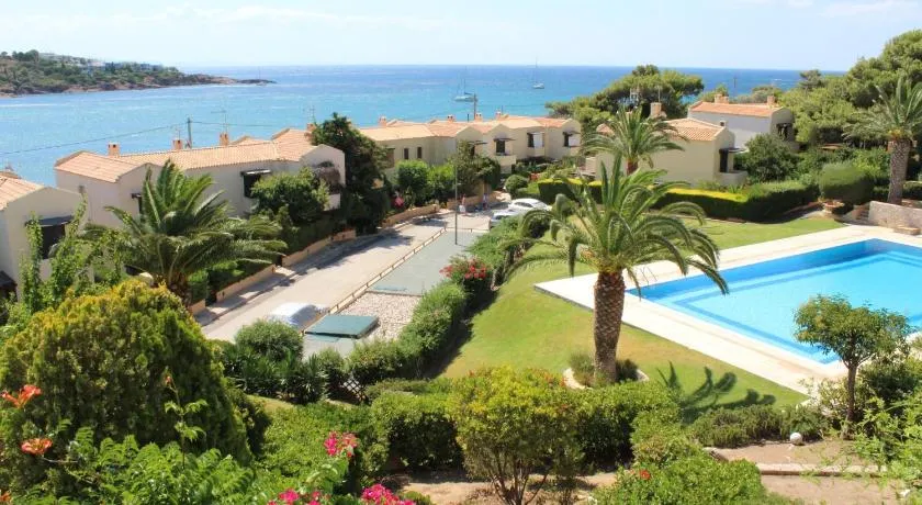 Pasha Bay Residence - Image 1