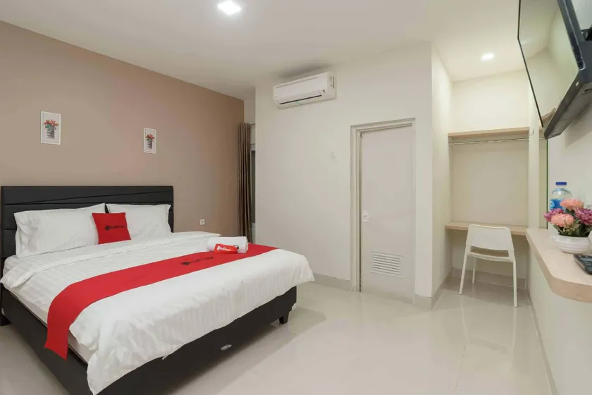 RedDoorz Plus near Eka Hospital BSD 5 - Image 1