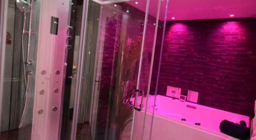 SPA privatif Love room, Le Hammam et Bulles, chez Nuits Chartraines - Image 1