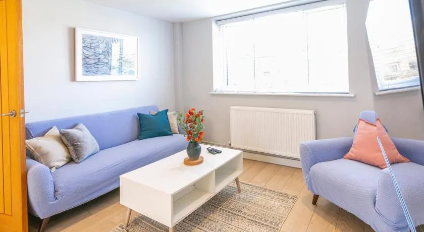 Stylish 2Bd Home - Parking & Garden - Near Oxford - Image 1
