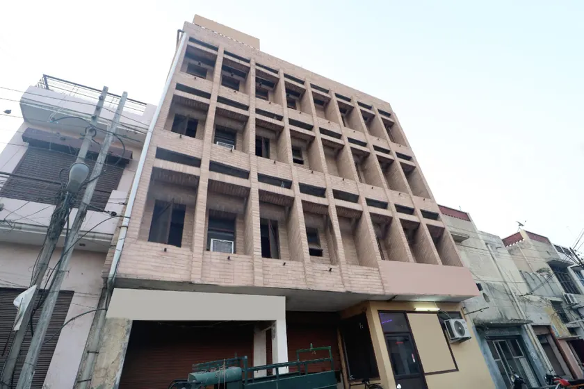 Hotel O Samrat - Image 1