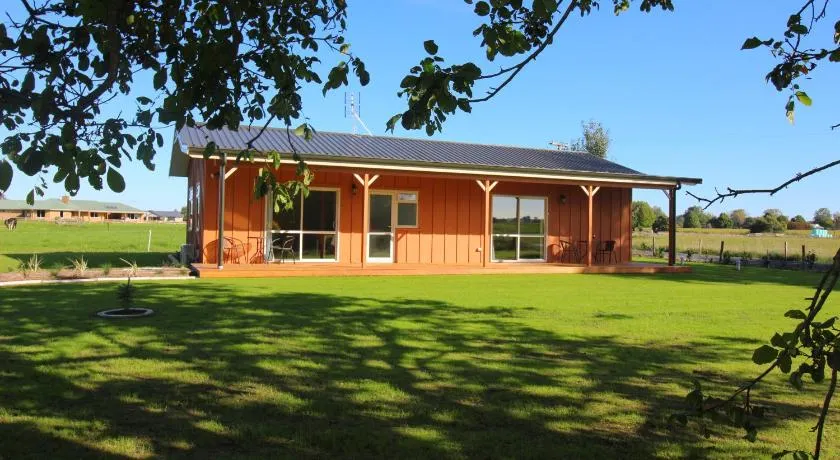 Walnut Lodge B&B - Image 1