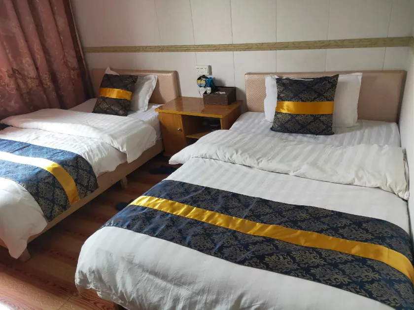 Yadier Hotel - Image 1