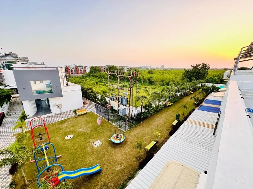 3BHK Villa with Lush Green Grdn. - Image 1