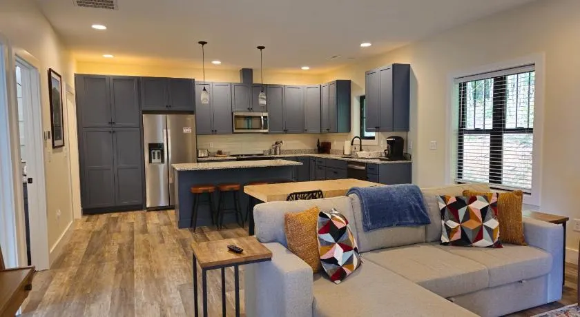 Private Mountain Getaway in Little River Valley - Image 1