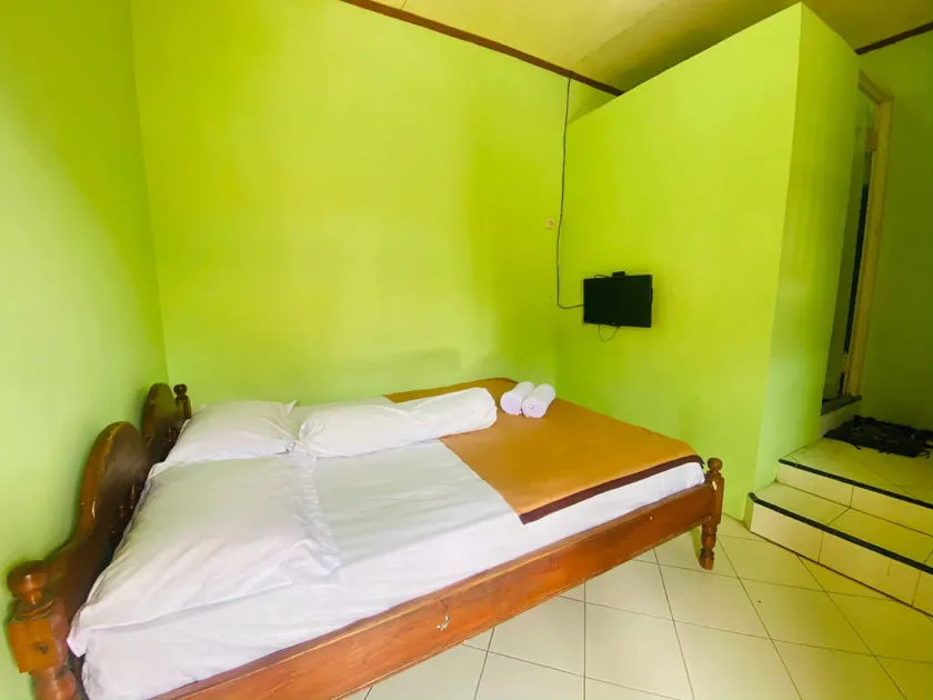 Hotel Gerung 1 near Alun Alun Nganjuk Mitra RedDoorz - Image 1