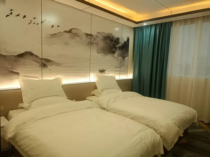 Longchang Hotel - Image 1