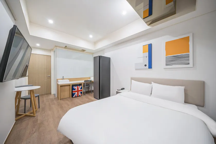 Gumi Indong Hotel Boom - Image 1