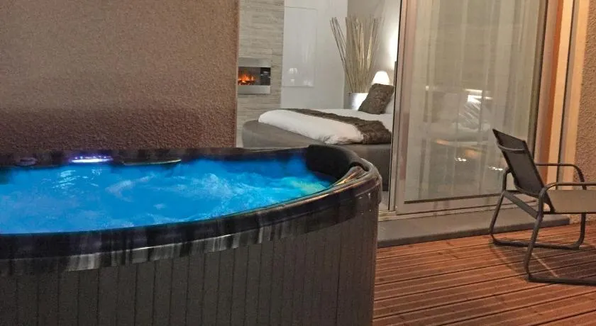 LOFT SPA - Côté château. - Image 1
