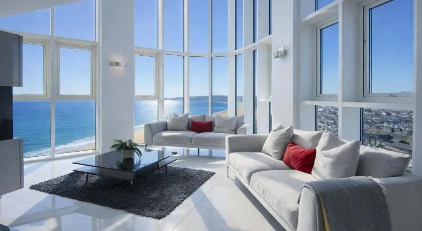 High Floor Meridian Tower - 3 Bedroom - Swansea - Image 1