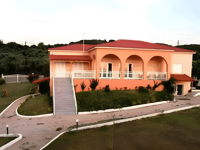 Kastro Beach Hotel - Image 1