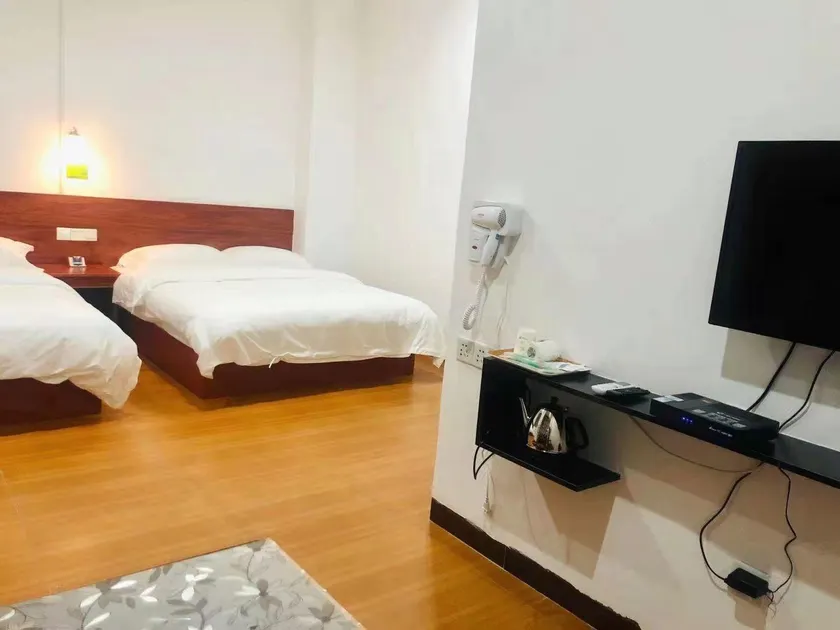 Phoenix Hotel, Wuzhou - Image 1