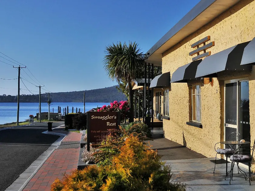 Smugglers Rest Apartments - Image 1