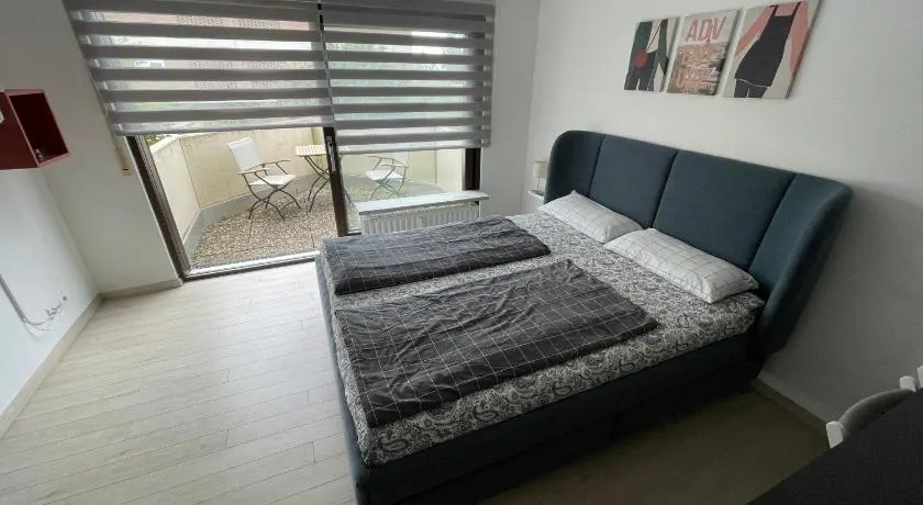 Exklusiv, modernes Apartment mit Balkon - Image 1