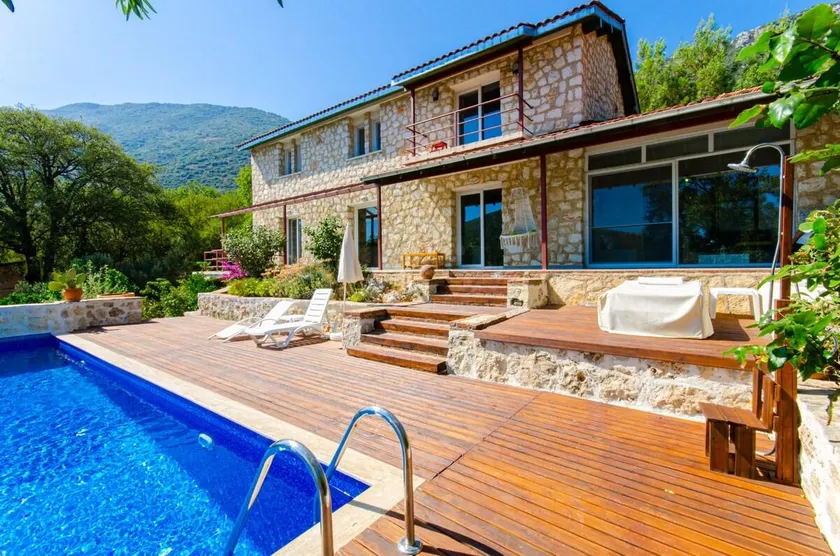 Stone clad Villa La Maison P - Image 1