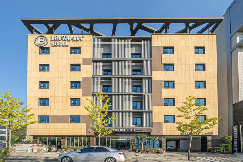 Brown Dot Hotel Daegu Hyeogsindosi - Image 1