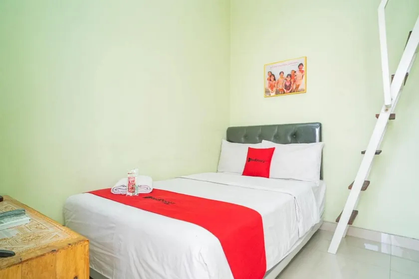 RedDoorz Syariah near Suncity Mall Sidoarjo - Image 1