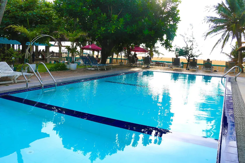 Topaz Beach Hotel - Image 1