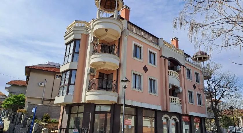 Luxury Apartments Ekaterina - Image 1