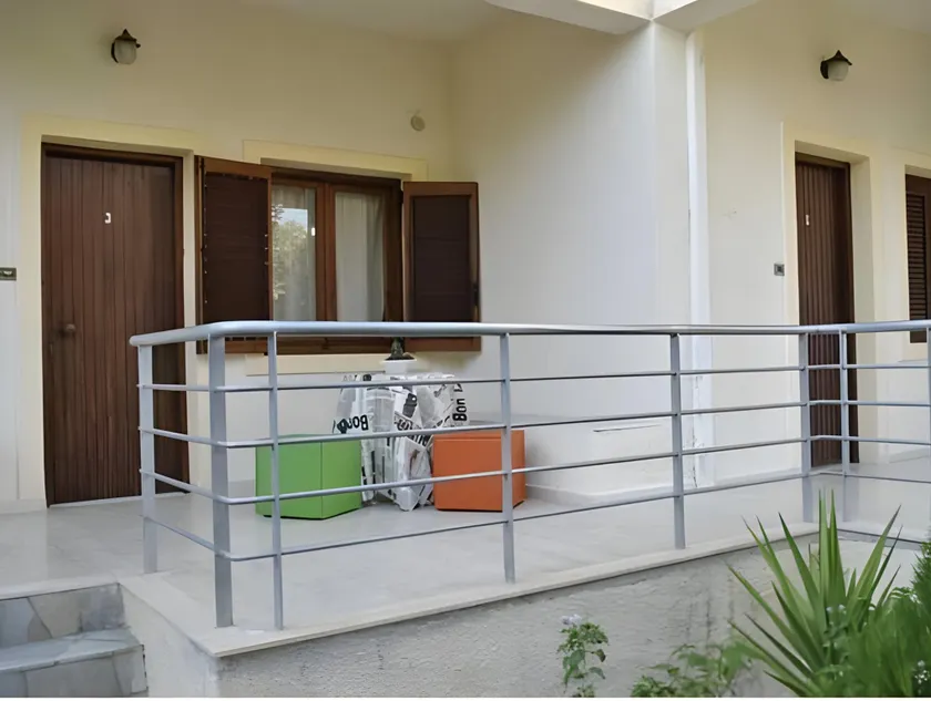 Chouzourakis Studios - Image 1