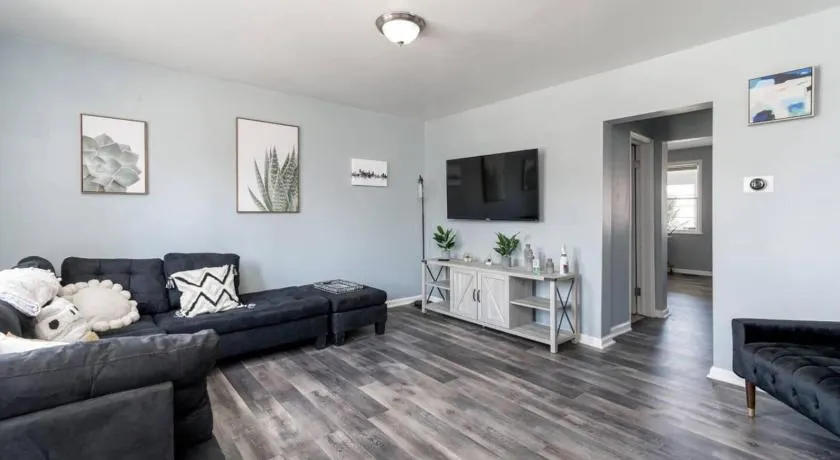3BR home near Heritage Park - Image 1