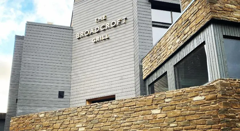 Broadcroft Hotel - Image 1