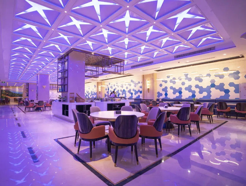 Sanya International Hotel - Image 1