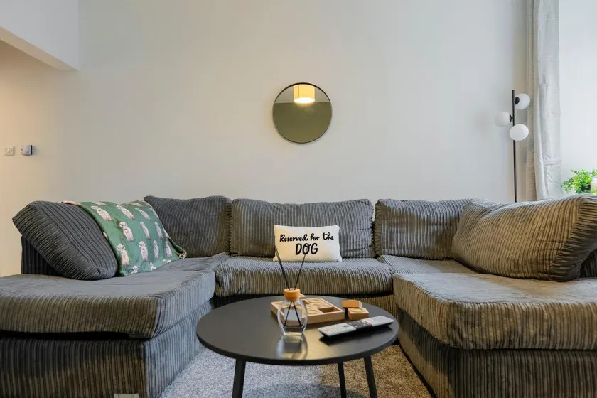 Modern Home, Perfect for Families, Sleeps 6 - Image 1