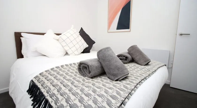 Modern Two BR | Free Parking - Image 1