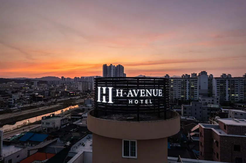 에이치에비뉴 호텔 남춘천점 - Image 1