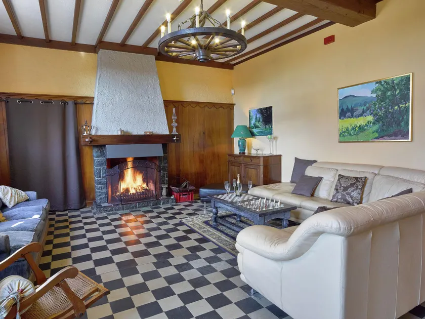 Spacious Holiday Home with Private Garden in Houyet - Image 1