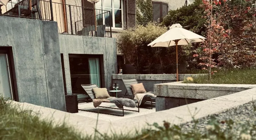 Art Residence, Gina Sommer - Image 1