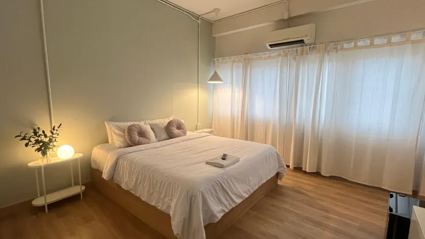 La Moon House - Image 1