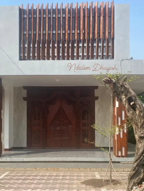 Ndalem Dhayoh Manahan - Front House - Image 1