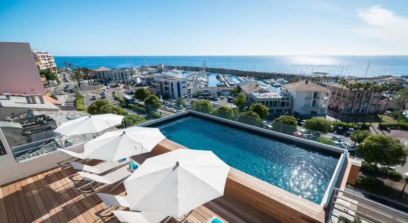 Hotel Port Toga - Image 1