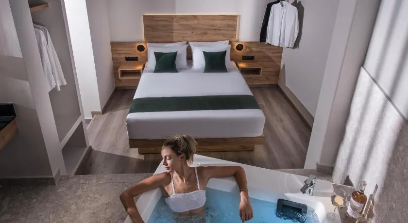 Jacuzzi suite Piazza dei Leoni - Image 1